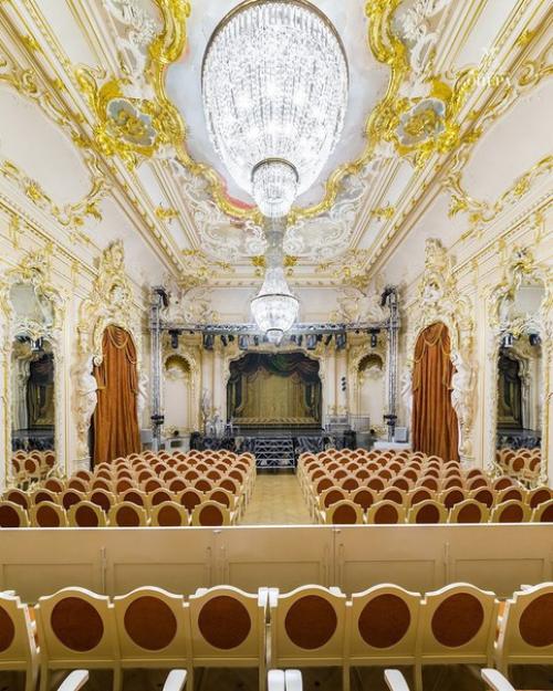 - Удивительный театр - особняк с готическим гротом внутри на галерной улице -. 01