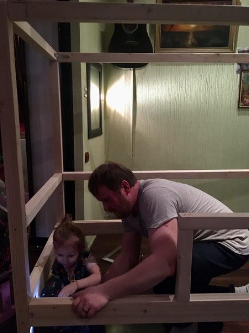 Вот такую кровать для дочери соорудил наш подписчик. 01