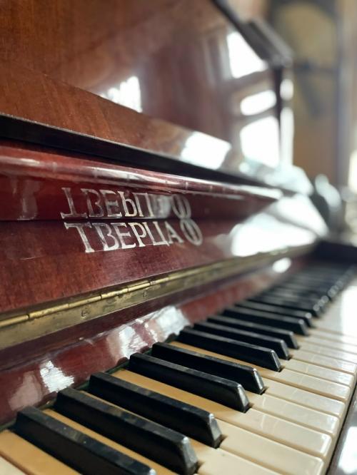 На окраине вышнего Волочка стоит единственный в городе дом в стиле модерн - деревянная усадьба купцов рябушинских. 06