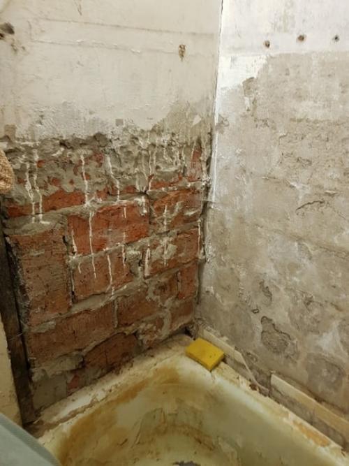 Сделали ремонт у мамы своими руками в ванной комнате. 04