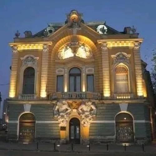 Атланты балкон поддерживают. 02