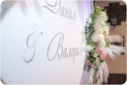 Очень трудную задачу поставила невеста Валерия: максимальный минимализм. 05