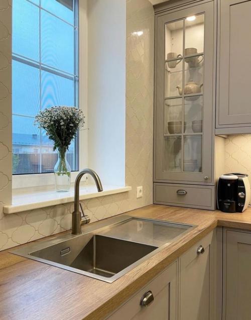 Кухня, в которой просторно - это удача. 03