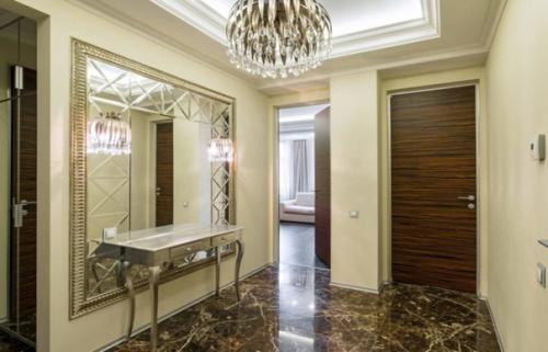 Без зеркала в современном доме почти так же скучно, как без интернета, соцсетей, и гаджетов, особенно - женщинам. 03