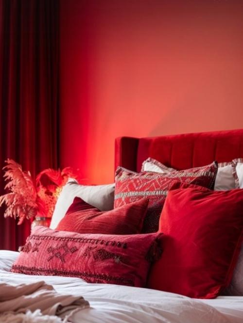 Рецепт салата с корейской морковкой и копченой курицей.  Ингредиенты:  Морковь по-корейски - 400 Грамм. Копченый окорок - 1 Штука. 05