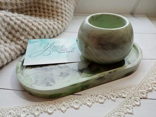 Декоративная подставка и вазочка из гипса сделают интерьер дома более стильным и привлекательным. 04