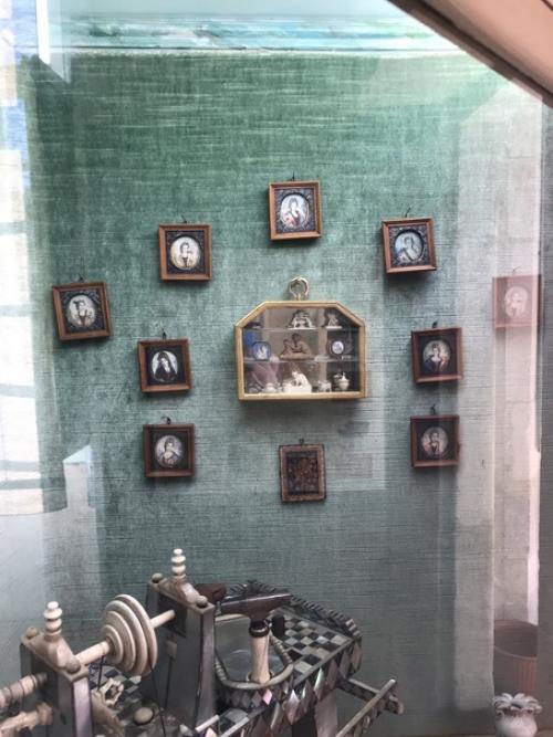 В созерцании музейных экспонатов - главное никуда не торопиться. 02