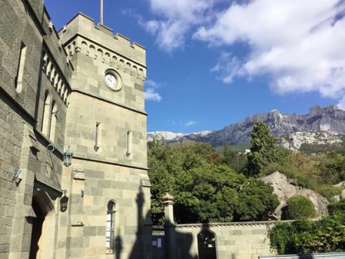Ура!  Отпуск!  Сегодня побывали в удивительном историческом месте воронцовском дворце. 03