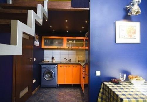 Крошечная квартира музыканта: 27 квадратных метров, где поместились камин, пианино, контрабас и многое другое. 05