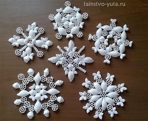 Снежинки из макарон своими руками снежинка - один из главных элементов новогоднего декора. 03