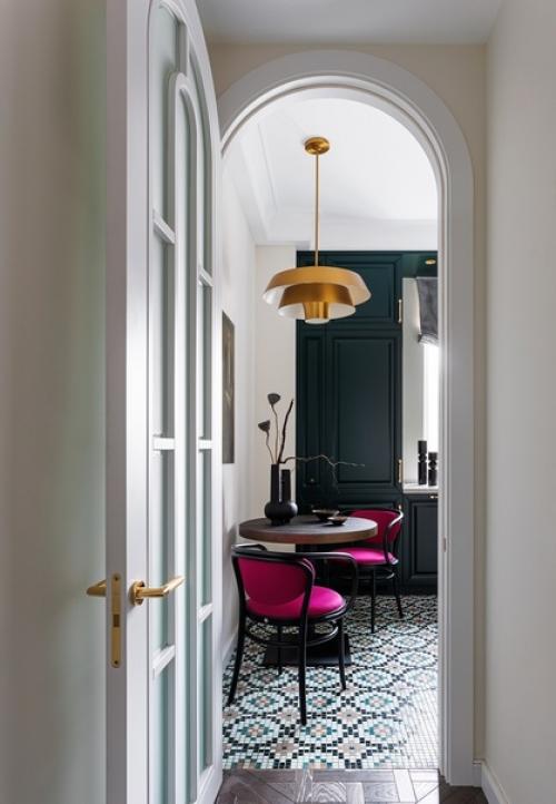 Дизайнеры Елена Гладкова и Марианна островская оформили богемный и очень атмосферный интерьер в двухкомнатной квартире площадью 54 кв. 01