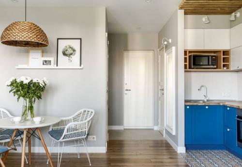 Яркий, интересный интерьер небольшой однокомнатной квартиры в стиле фьюжн, разработанный московским дизайнером Ириной носовой. 02