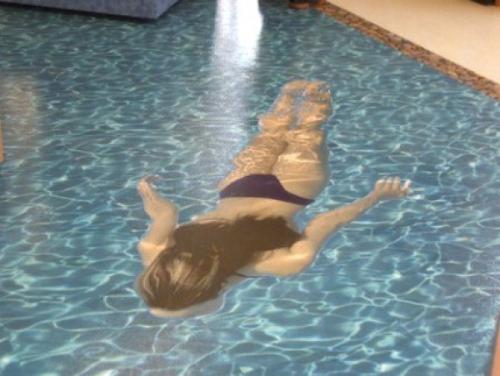 Наливные декоративные полы способны не просто украсить интерьер, а создать в вашем помещении настоящее произведение искусства. 06