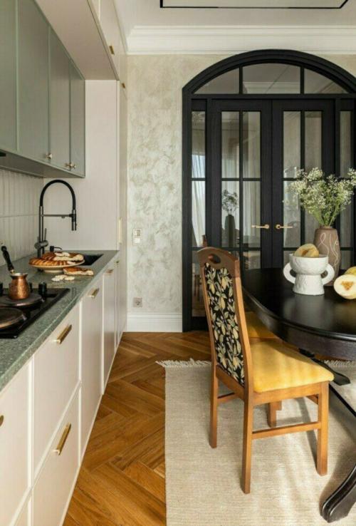 Классический интерьер двухкомнатной квартиры 75 кв. 02