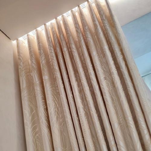 Центром дома традиционно является зал или гостиная - комната, в которой парадность сочетается с семейным уютом. 07