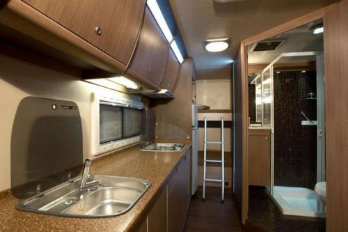 Внедорожный автодом - монстр на базе камаз 4326. 09