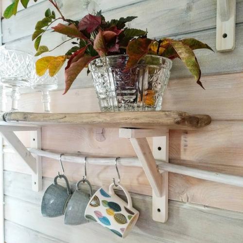 Здравствуйте хочу показать ещё одну перекрашенную мной кухню. 03