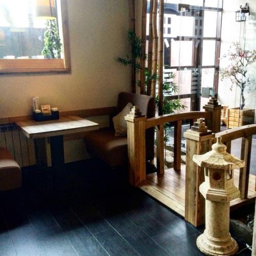 Васаби - ресторан восточной кухни, в котором уживается огромное многообразие культурных традиций - от японской до экзотической паназиатской. 03