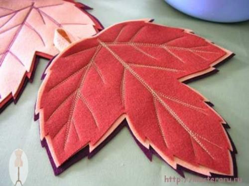 Мы сделаем прихватки - листики. 07