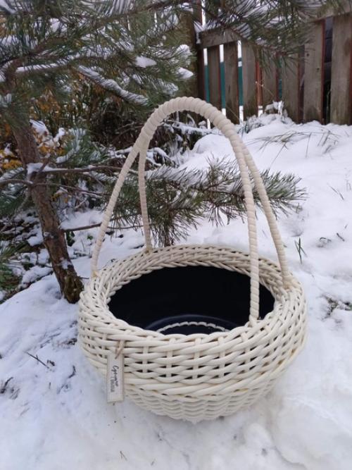 Цветочная корзина с ручкой из искусственного ротанга. 02