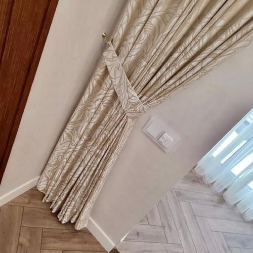 Центром дома традиционно является зал или гостиная - комната, в которой парадность сочетается с семейным уютом. 09