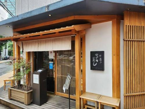 Джин открывает свой второй ресторан в Сеуле, укрепляя свое видение предпринимателя. 01 Джин открывает свой второй ресторан в Сеуле, укрепляя свое видение предпринимателя. 01