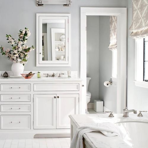 Белый цвет иногда подвергается критике из-за маркости или безликости - скучно, как в больнице! 01