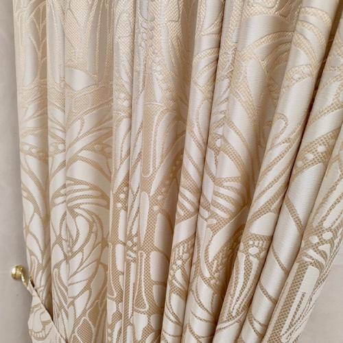 Центром дома традиционно является зал или гостиная - комната, в которой парадность сочетается с семейным уютом. 03