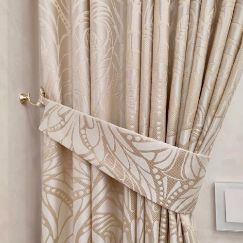 Центром дома традиционно является зал или гостиная - комната, в которой парадность сочетается с семейным уютом. 01