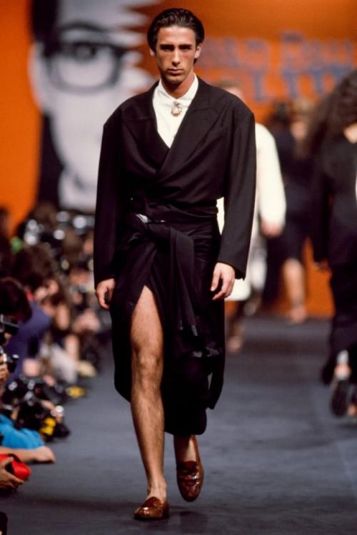 Мужские юбки Жана - поля Готье - вызов привычке и новый язык моды, 1984-1985. 01 Мужские юбки Жана - поля Готье - вызов привычке и новый язык моды, 1984-1985. 01