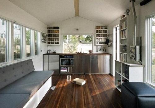 Небольшой дом. В котором есть всё, что нужно. 01