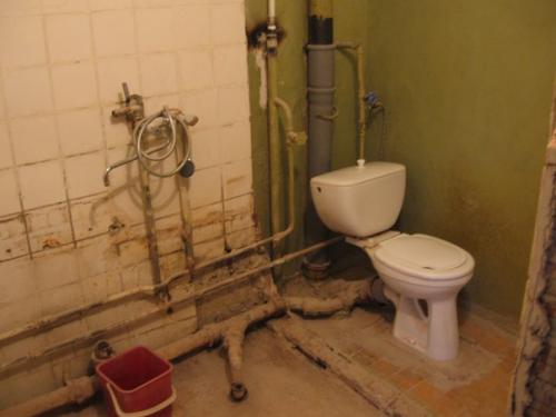 Объединить туалет и ванную комнату. Объединение ванной и туалета.