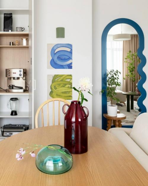 Нетипичный дофаминовый интерьер для пары айтишников в евротрёшке 82 кв. 01