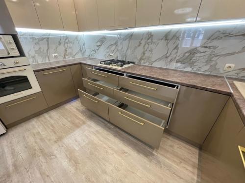 Мы с удовольствием делимся результатами своей работы и делаем все возможное, чтобы увидеть улыбки на лицах наших клиентов. 02