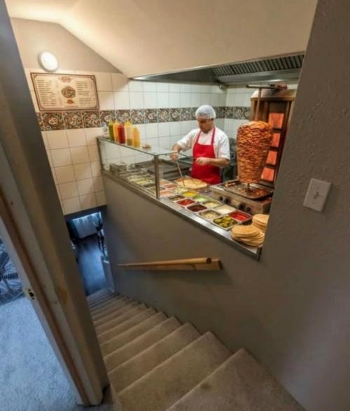 Парень решил спросить у пользователей, как красиво можно обыграть необычную деталь в интерьере - результаты превзошли все ожидания. 02