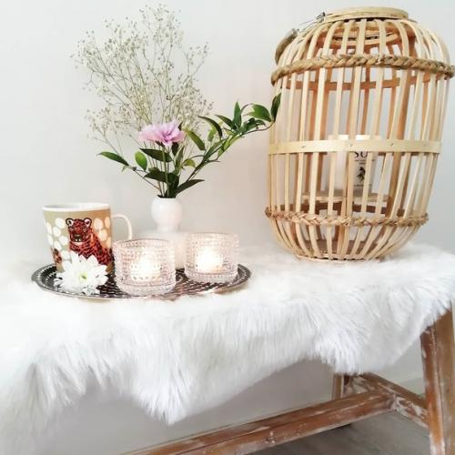 Всем привет.  Заметила, что в скандинавских домах и квартирах часто используют ротанговые, плетеные или металические фонари. 01