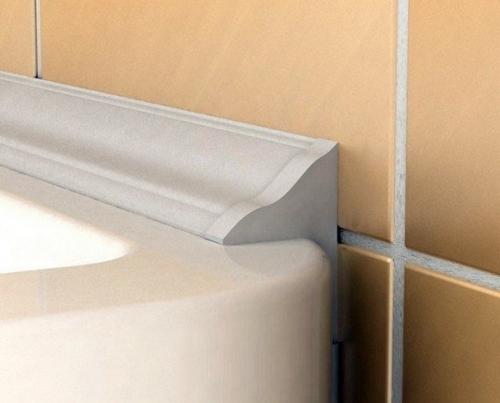 Как заделать шов между ванной и стеной! 03