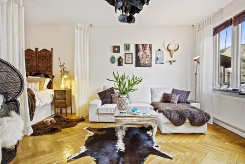 В интерьере этой квартиры объединились скандинавский и колониальный стили.  