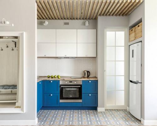 Яркий, интересный интерьер небольшой однокомнатной квартиры в стиле фьюжн, разработанный московским дизайнером Ириной носовой. 04