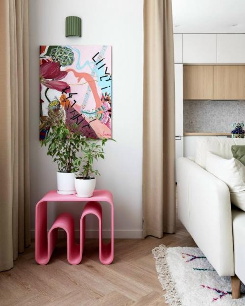 Нетипичный дофаминовый интерьер для пары айтишников в евротрёшке 82 кв.