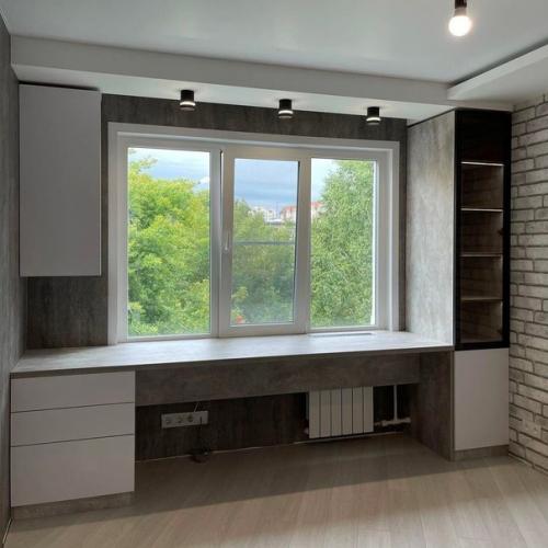 Отличная идея, как сэкономить пространство - разместить рабочую зону в детской у окна. 04