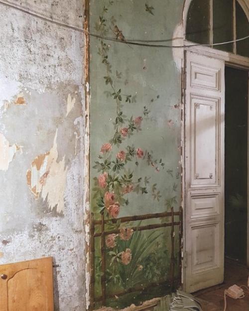 Покупая коммуналку, знайте - под обоями можно найти настоящую Китайщину! 01