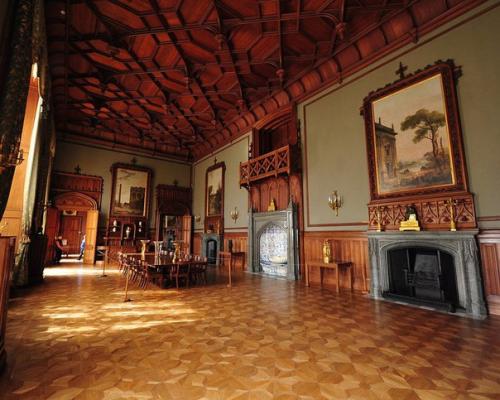 Крым - это не просто полуостров, входящий в состав России, а целый отдельный мир, живущий по своим особым правилам и канонам. 07