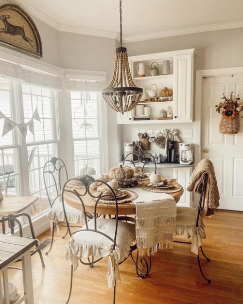 Интерьер в доме играет огромную роль в нашей жизни, влияя на наше настроение и эмоциональное состояние. 05