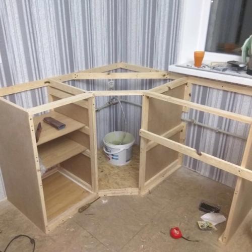 Мебель в кухню сделал сам, получилось очень бюджетно (на это и был расчет. 03