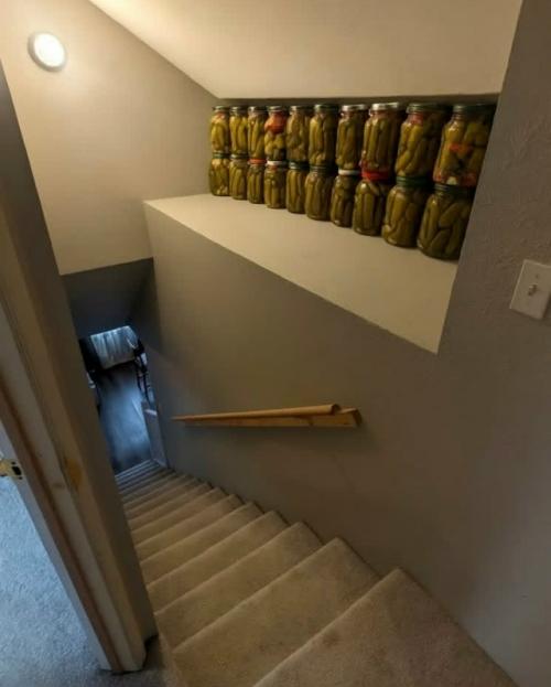 Парень решил спросить у пользователей, как красиво можно обыграть необычную деталь в интерьере - результаты превзошли все ожидания. 05