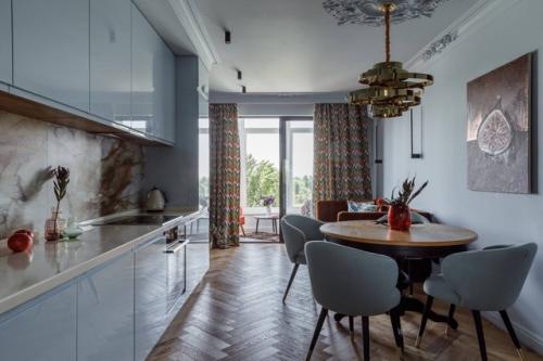 Очень стильная и атмосферная квартира. 01