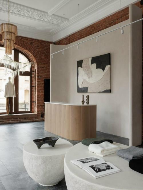 Дизайнер Ксения Новикова оформила флагманский бутик Landscape, гармонично вписав его в архитектуру дома начала ХХ века. 02