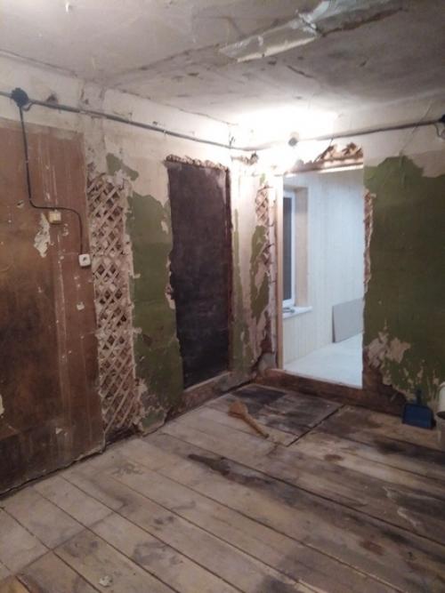 Делали ремонт в просто убитой квартире.