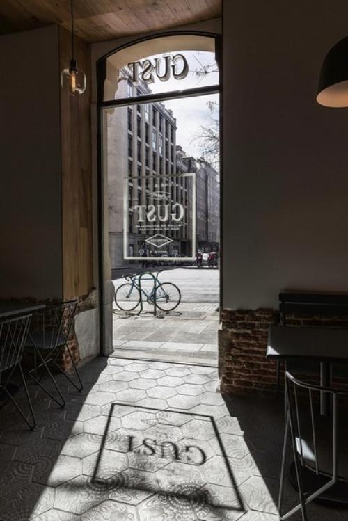 Ресторан Gust в Мадриде, Испания, спроектировала команда архитекторов Zooco Estudio. 03